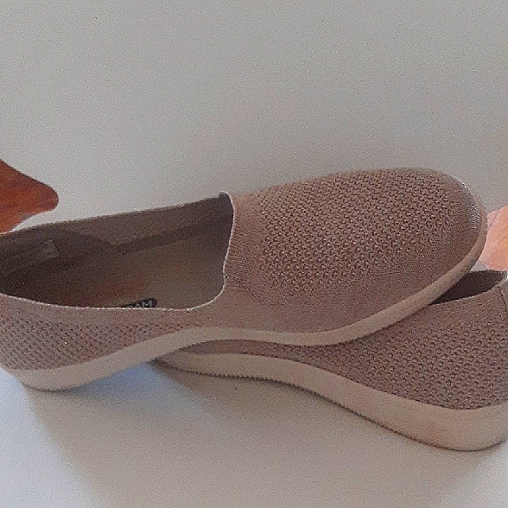 SKECHERS Madison Ave. Closets Star. Memory foam size 8.5.